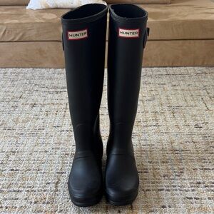 Hunter Matte Black Classic Tall Rubber Rain Boots